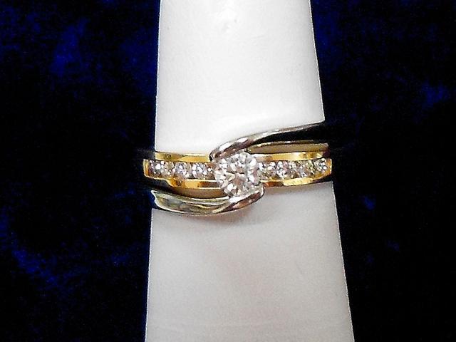 JCSJCS961: 1/4ct engagement ring set in 14kt white gold. 1/4 tcw wedding band set into 14kt yellow gold.