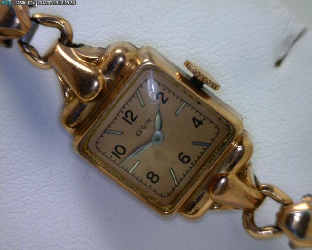 JCSJCS1640: Love Vintage Feminine Watches?  10kt rose gold filled, non-working.  Create a unique bracelet with this as the centerpiece!