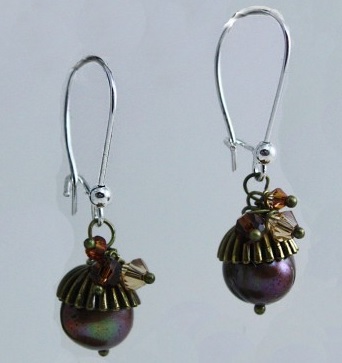 JCSJCS1242: Mississippi Mighty Oak Earrings - A perfect pair of earrings to wear from tailgating to date night! Matches the Mississippi Mighty Oak Necklace. Freshwater pearls and sterling silver with swarovski crystals.